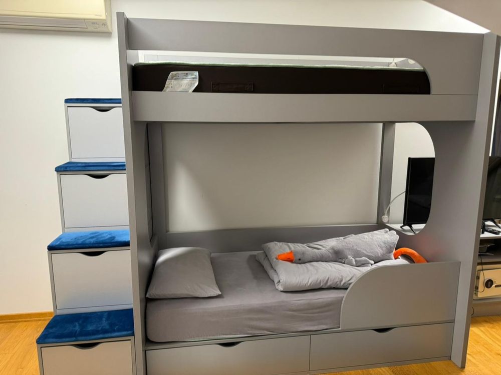 дуже якісна двухяросне ліжко з комодами з італійських матеріалів