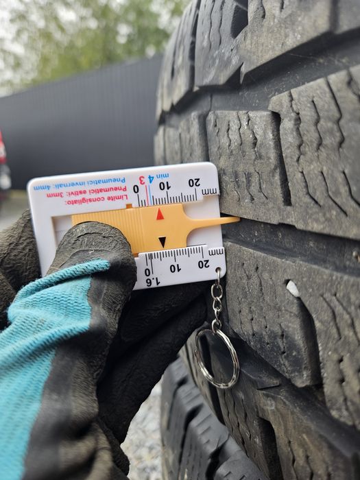 235 65 r16c Kumho зима 4шт 2021 рік