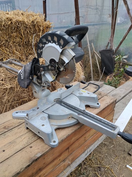 Piła kątowa woods1r 210