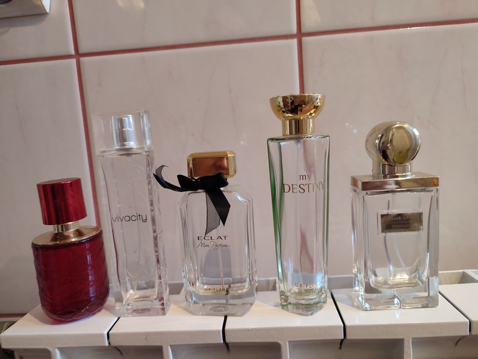 Flakoniki - Buteleczki po perfumach.