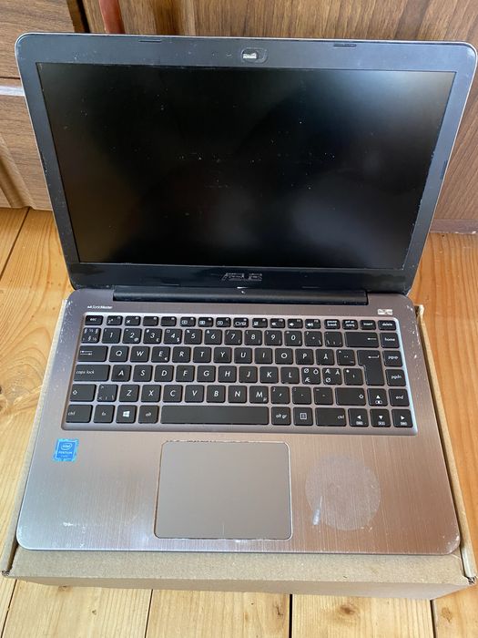 Ноутбук асус на запчастини е403n
