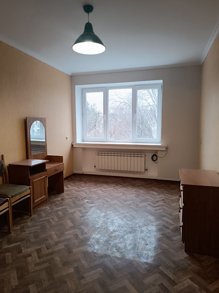 Продається 3-ох кімнатна квартира поруч з центром міста