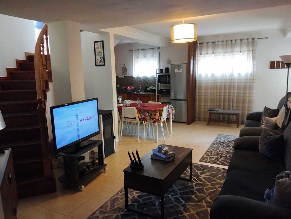 Moradia T3 centro da figueira junto aos CTT.