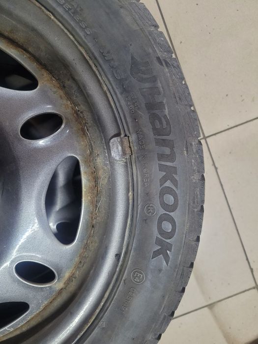 Продам 135 70 r 15 зимнюю резину с дисками на Smart