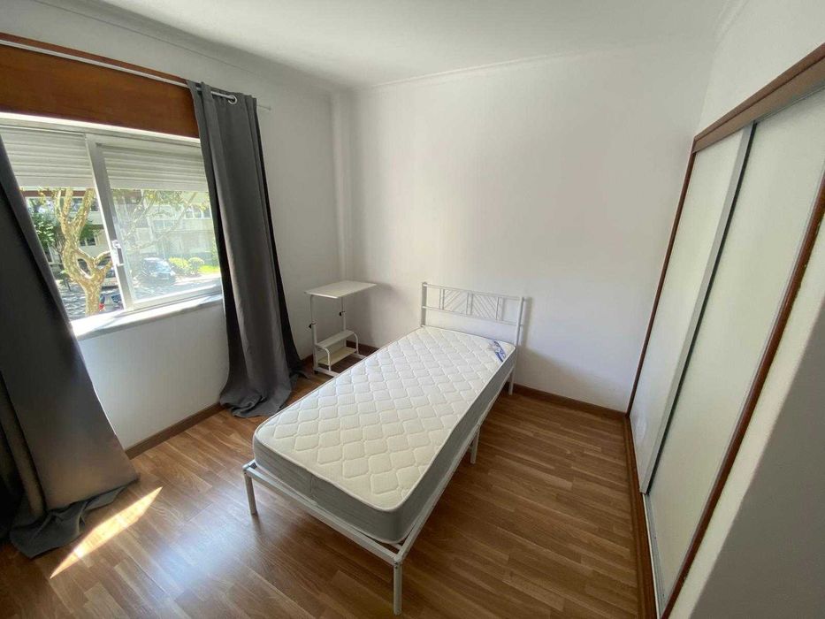 Quarto disponível – Carcavelos (São Miguel das Encostas)
