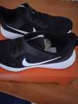 Tênis Nike novos