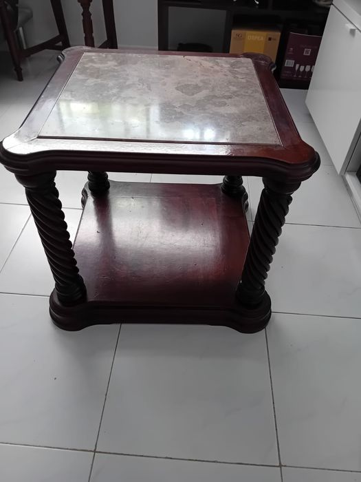 Mesa de centro com pedra