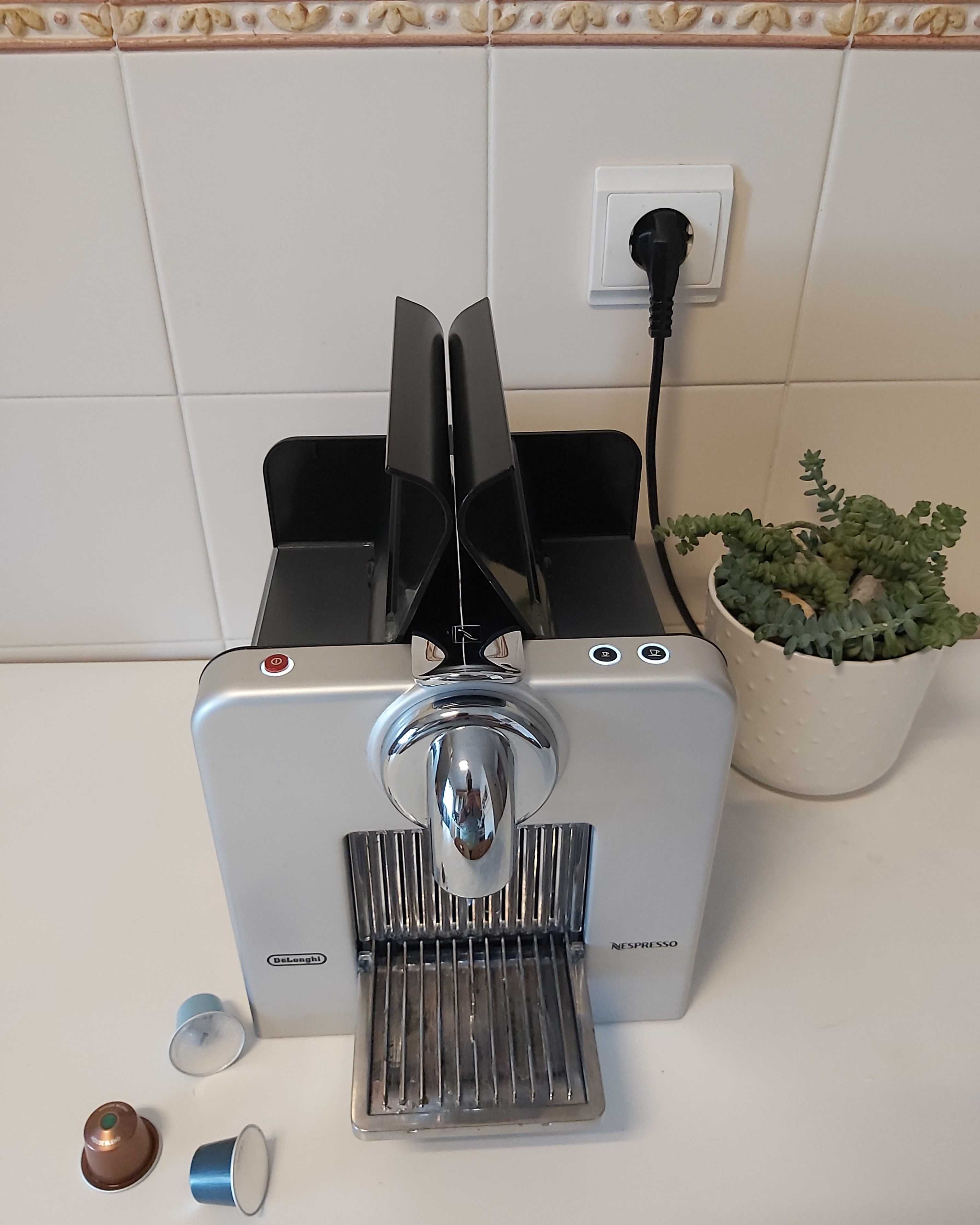 Máquina café Nespresso Delonghi Le Cube