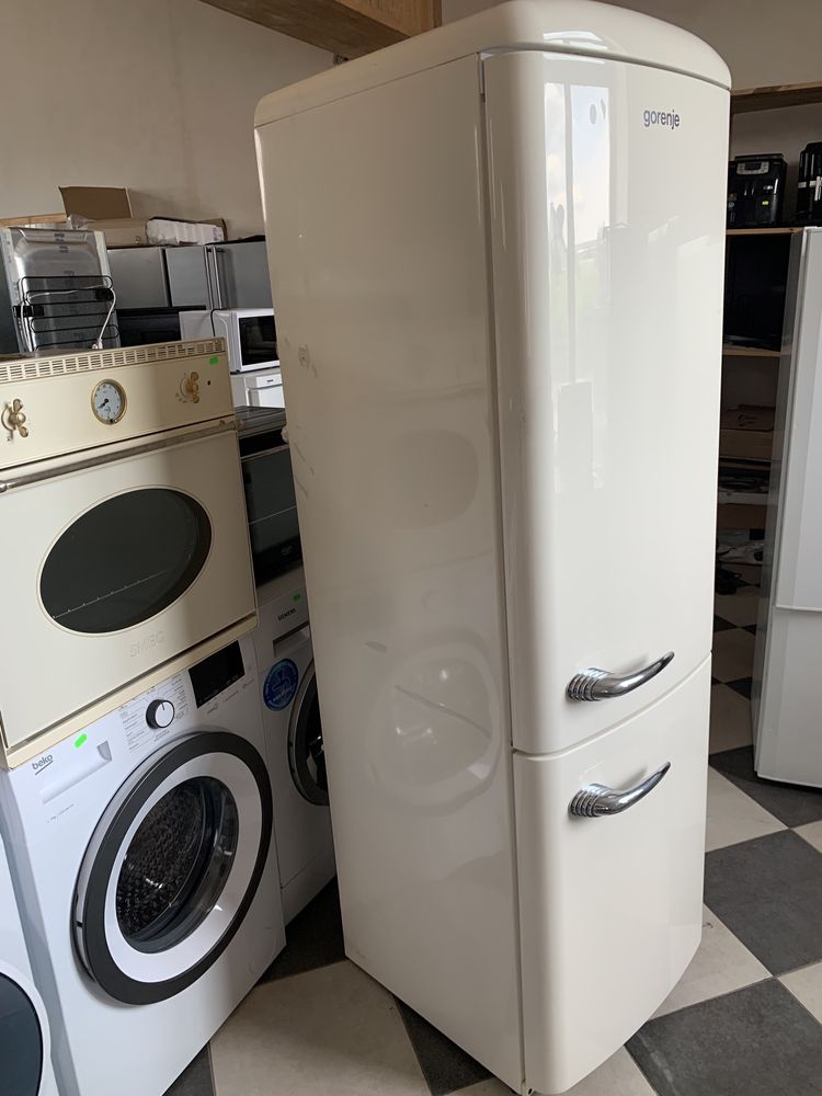 Холодильник Gorenje бежевий