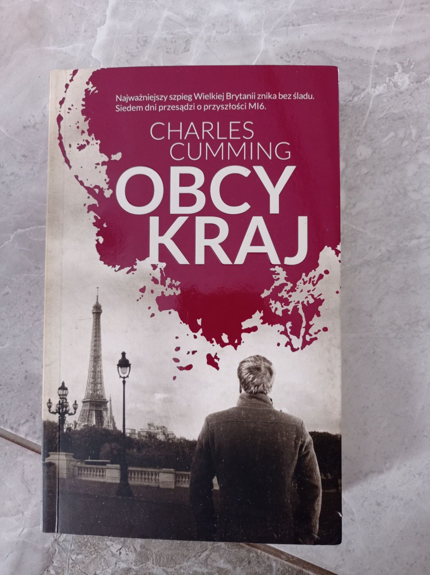 Charles Cumming Obcy kraj