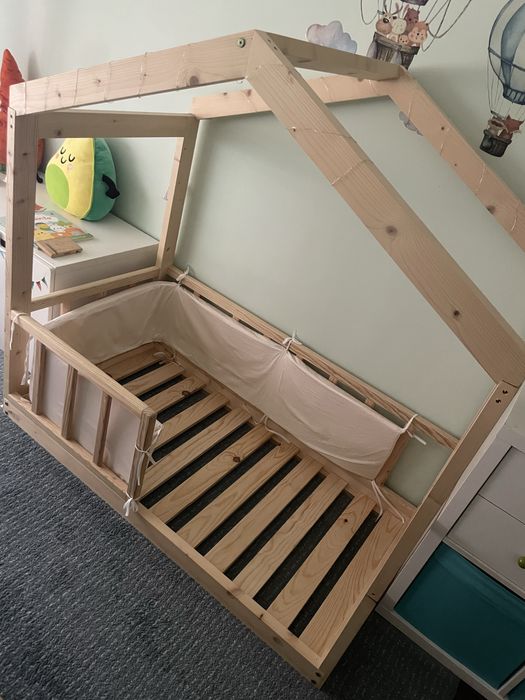 Cama de criança artesanal em madeira (pinho)