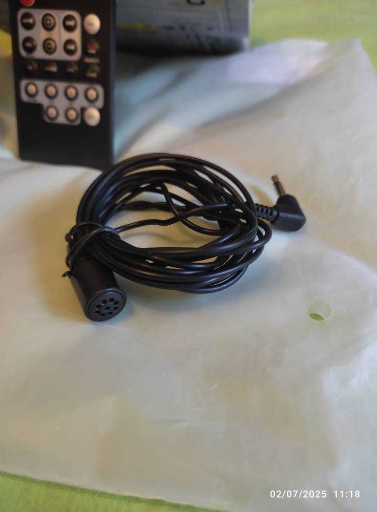 Auto rádio com Bluetooth, microfone, entrada de USB, CD, comando