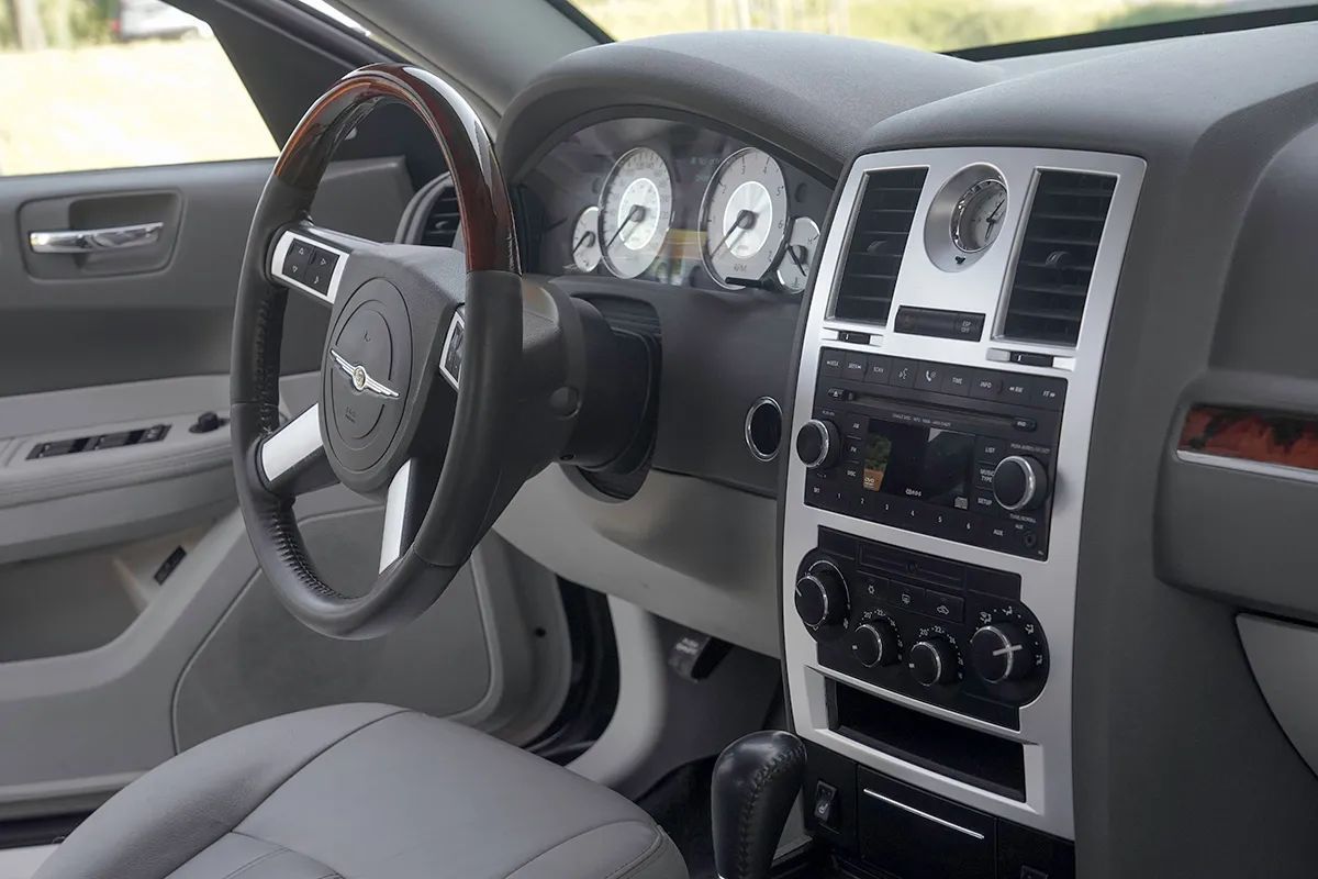 Chrysler 300C 300C 3.0CRD V6 218KM sedan świeżo sprowadzony