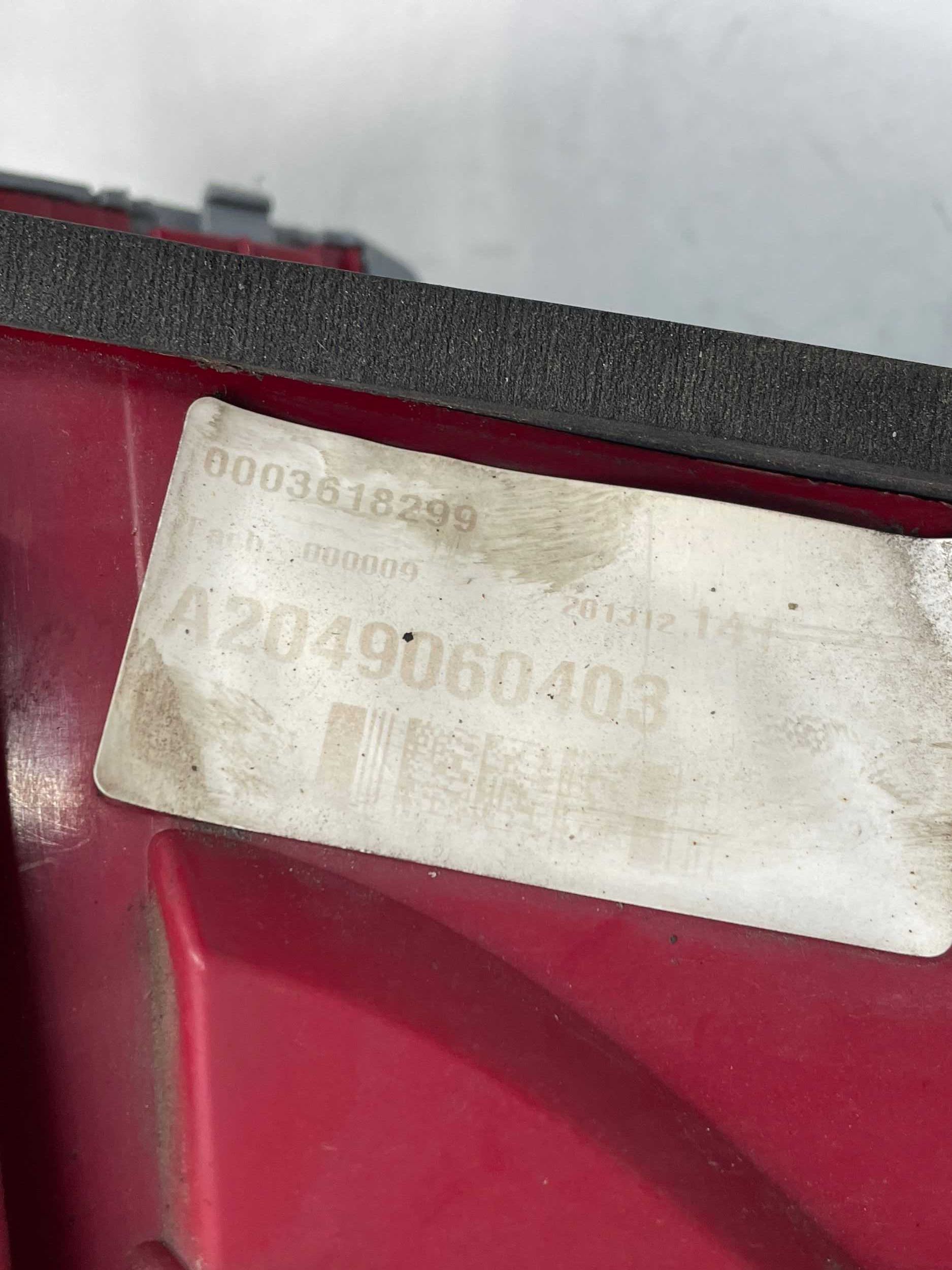 Farolim esquerdo Mercedes W204 C220 (Ano: 2014)