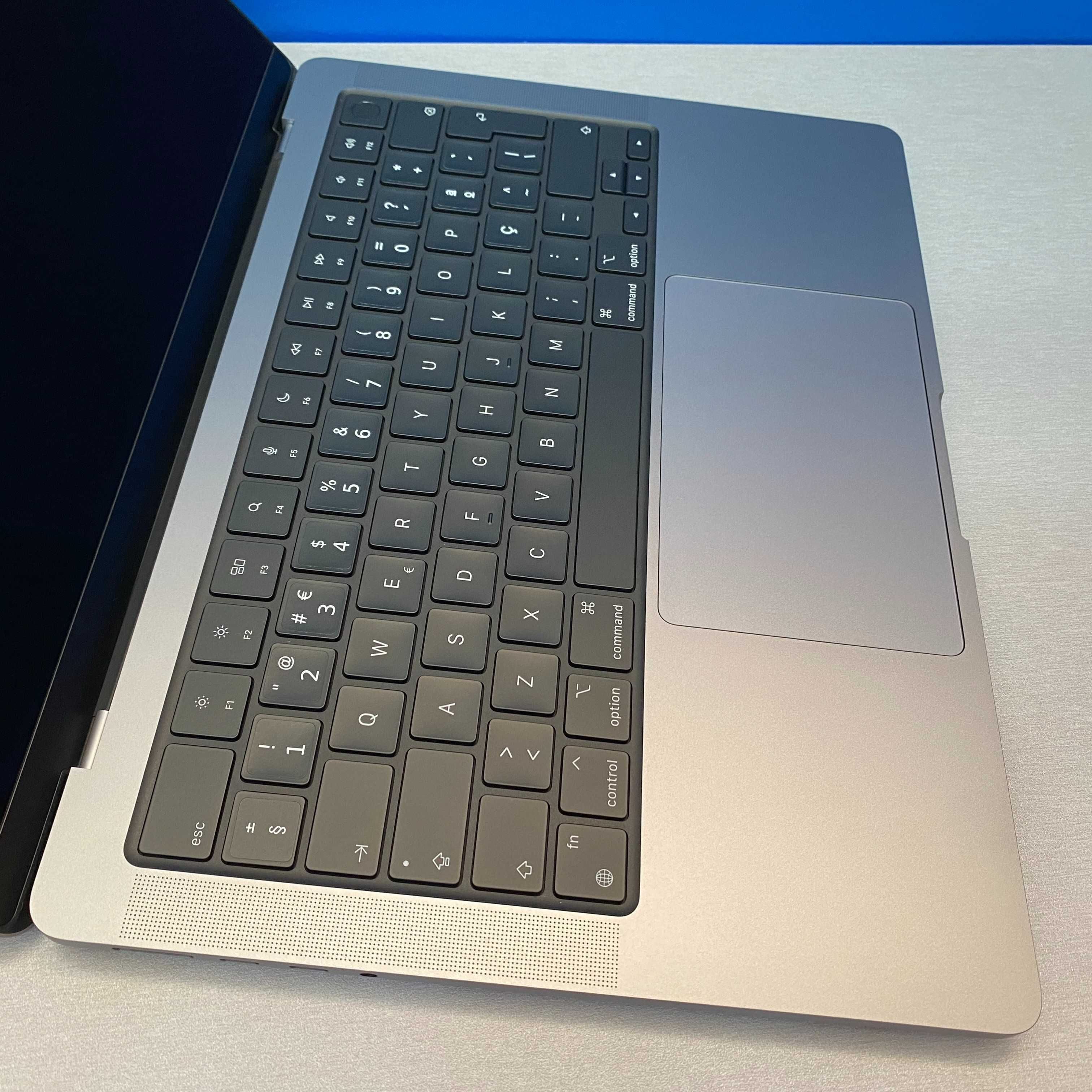 Apple MacBook Pro 14" (Late 2023) - M3 8-Cores/8GB/1TB SSD