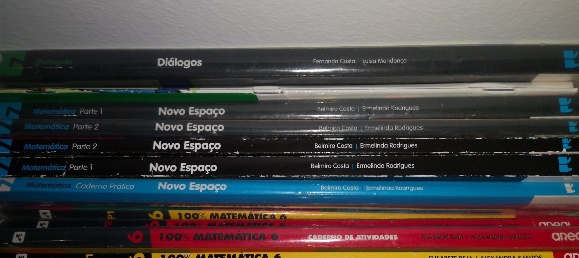 Manuais escolares descontinuados