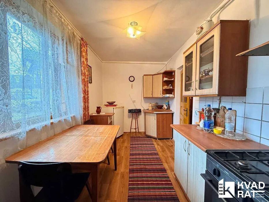 Особняк з гаражем біля ТЦ Арсен та Епіцентру