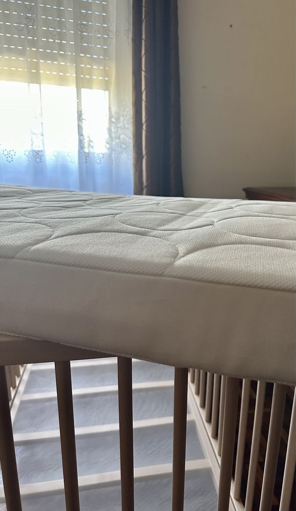 Cama e colchão IKEA