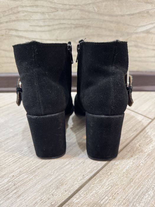Козаки,ботинки чорні,замшеві на каблуку,напівботинки 37р