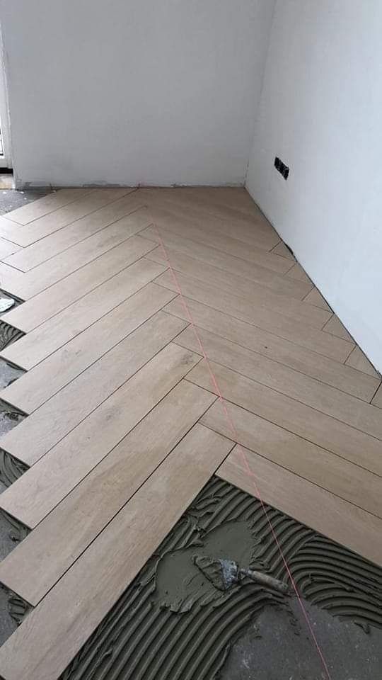 Montaż paneli podłogowych