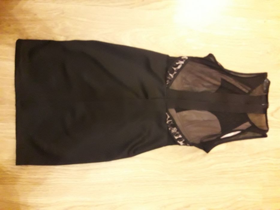 Sukienka czarna koronką, prześwitujące plecy bershka