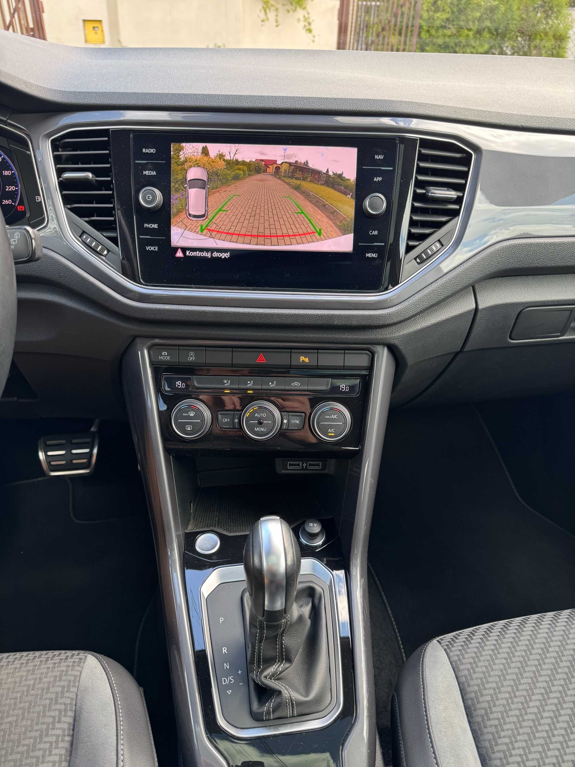 Volkswagen T-Roc 1.5 TSI 150KM automat, R-line, panorama, virtual