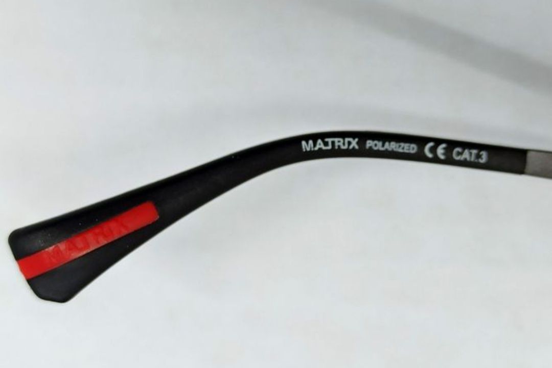 Matrix MT8307 модные трендовые очки мужские оригинал черные поляризир