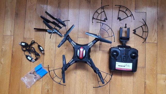 Dron z kamerą, walizką i zamiennymi częściami oraz 3 akumulatorami