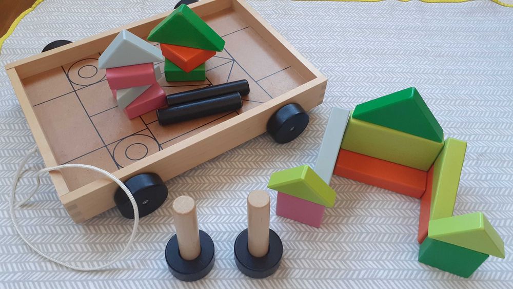 Розвиваюча дерев'яна іграшка IKEA