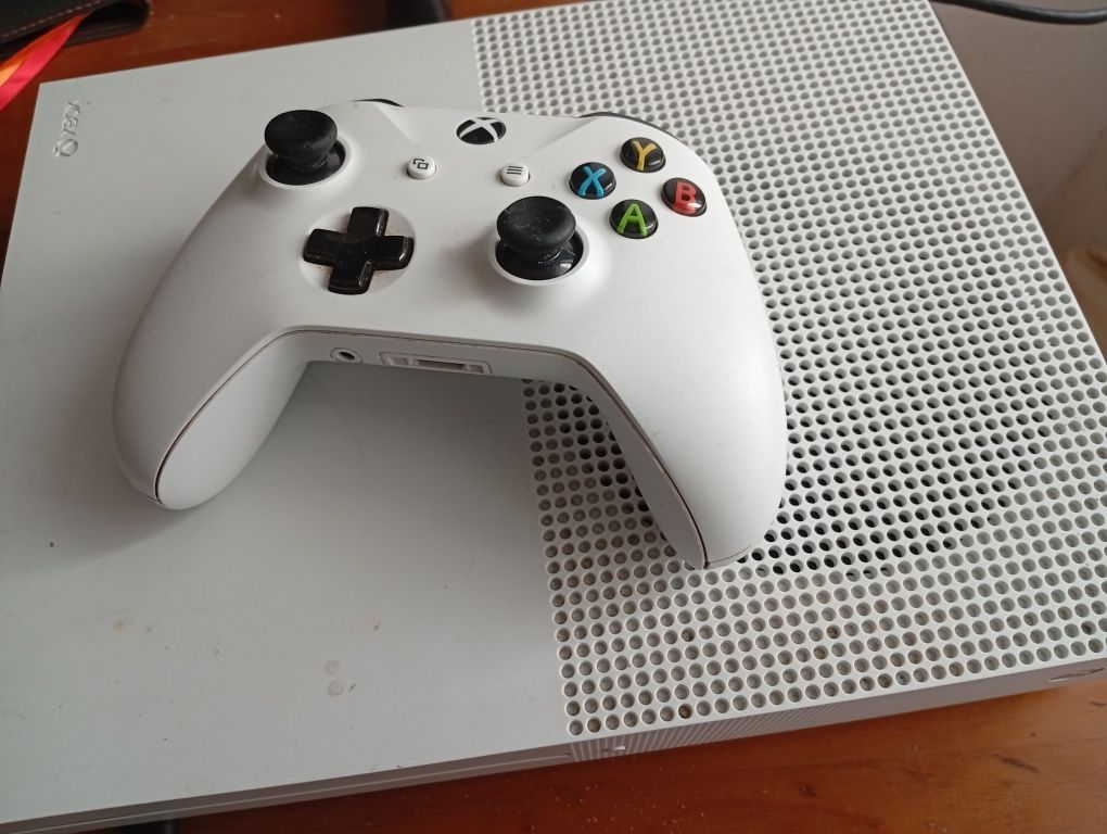 Xbox One S 1TB em óptimo estado