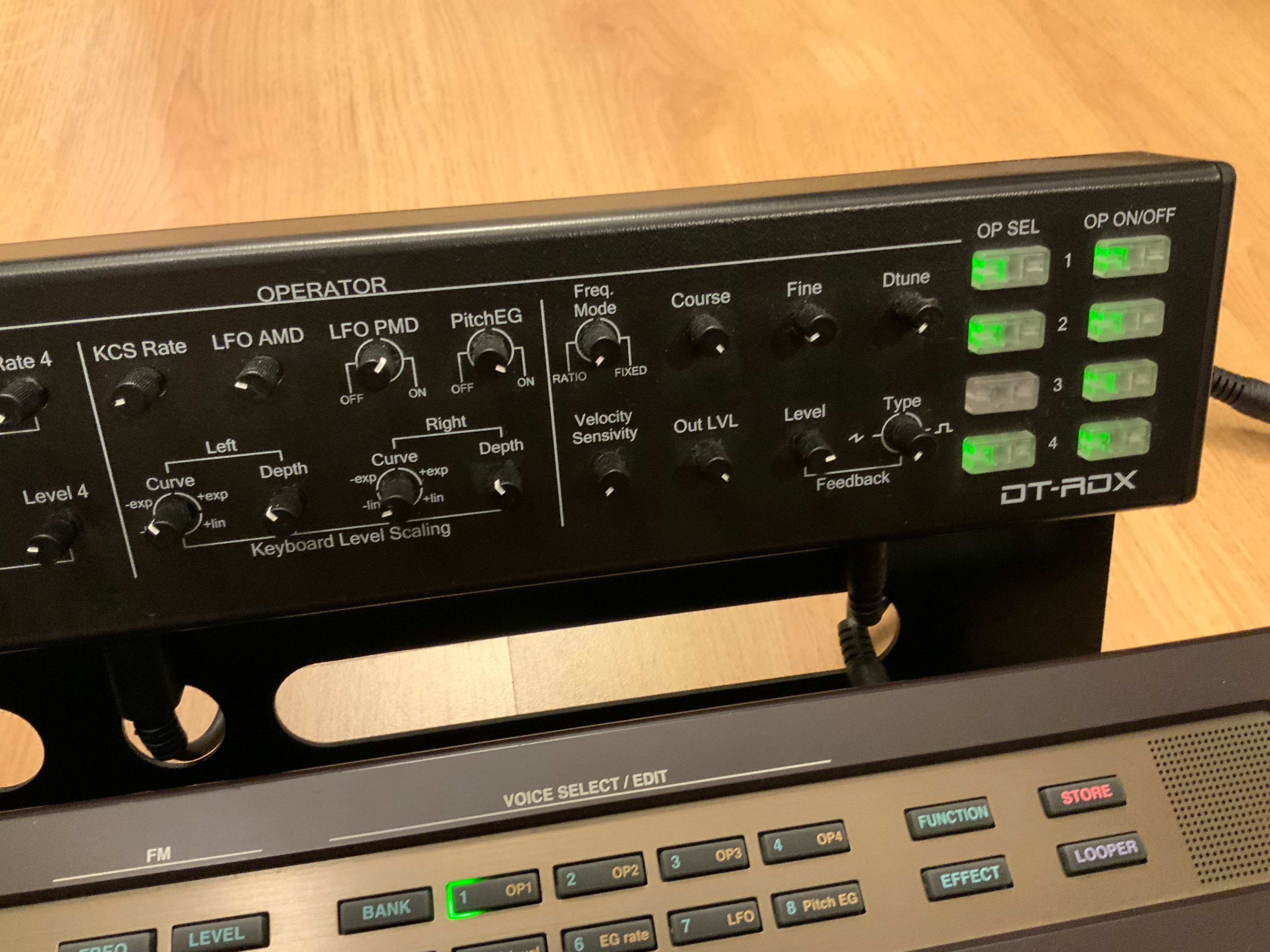 Syntezator YAMAHA DX Reface DT-RDX