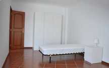 Quarto com casa de banho (para rapariga estudante) – Marques de Pombal
