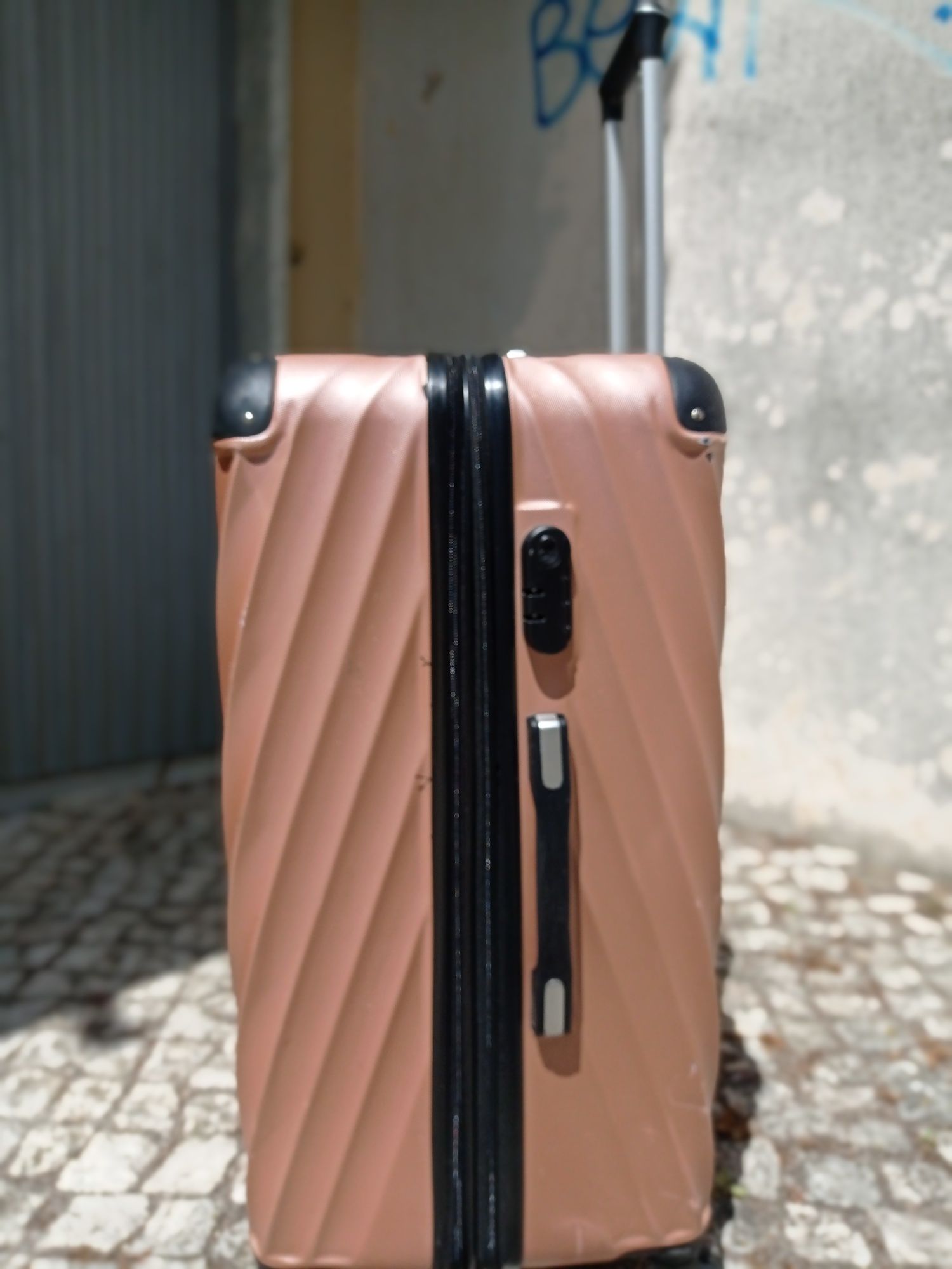 Mala de viagem em bom estado