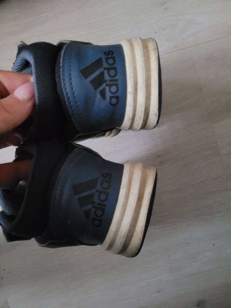 Adidas 31.5 za kostkę na rzepy granatowe