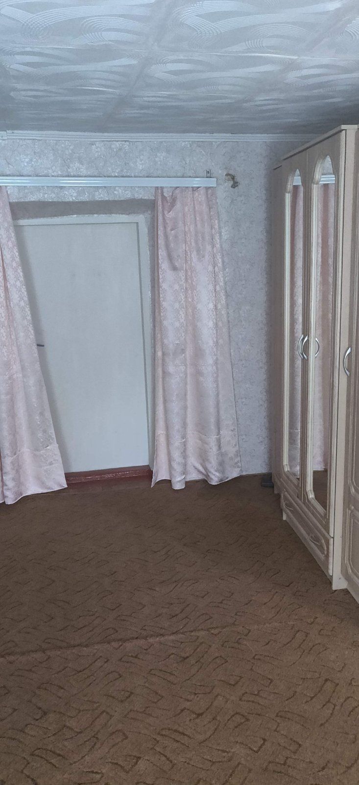 Полдома с гаражом возле рынка