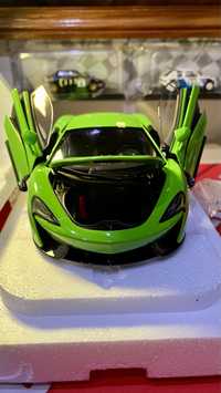 Mclaren 570s Autoart 1:18 NOVO (Mantis green/Black wheels)