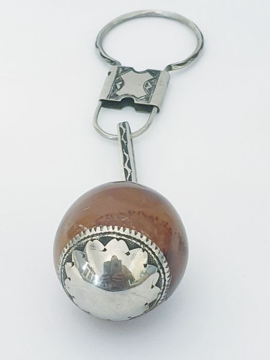 Fantástico porta chaves vintage com banho em prata e pedra Ágata