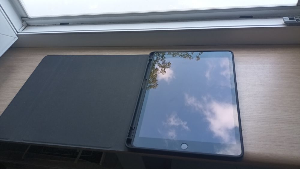 Zestaw Ipad 10,2" ( 9 gen. ) + Etui + Klawiatura + Rękawiczka