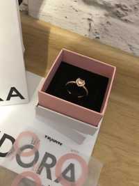 Pierscionek rose gold pandora