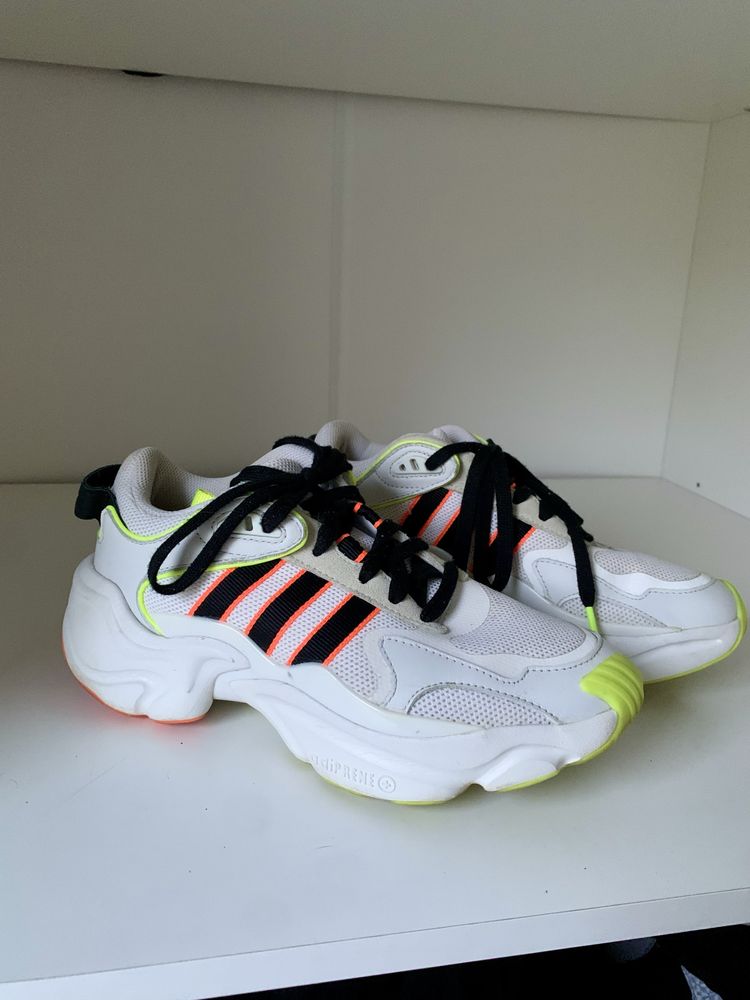 Buty odblaskowe Adidas adiPRENE plus