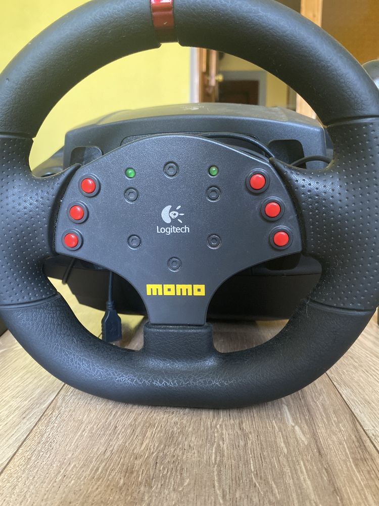 Руль logitech momo racing 240 градусів з форс фид беком