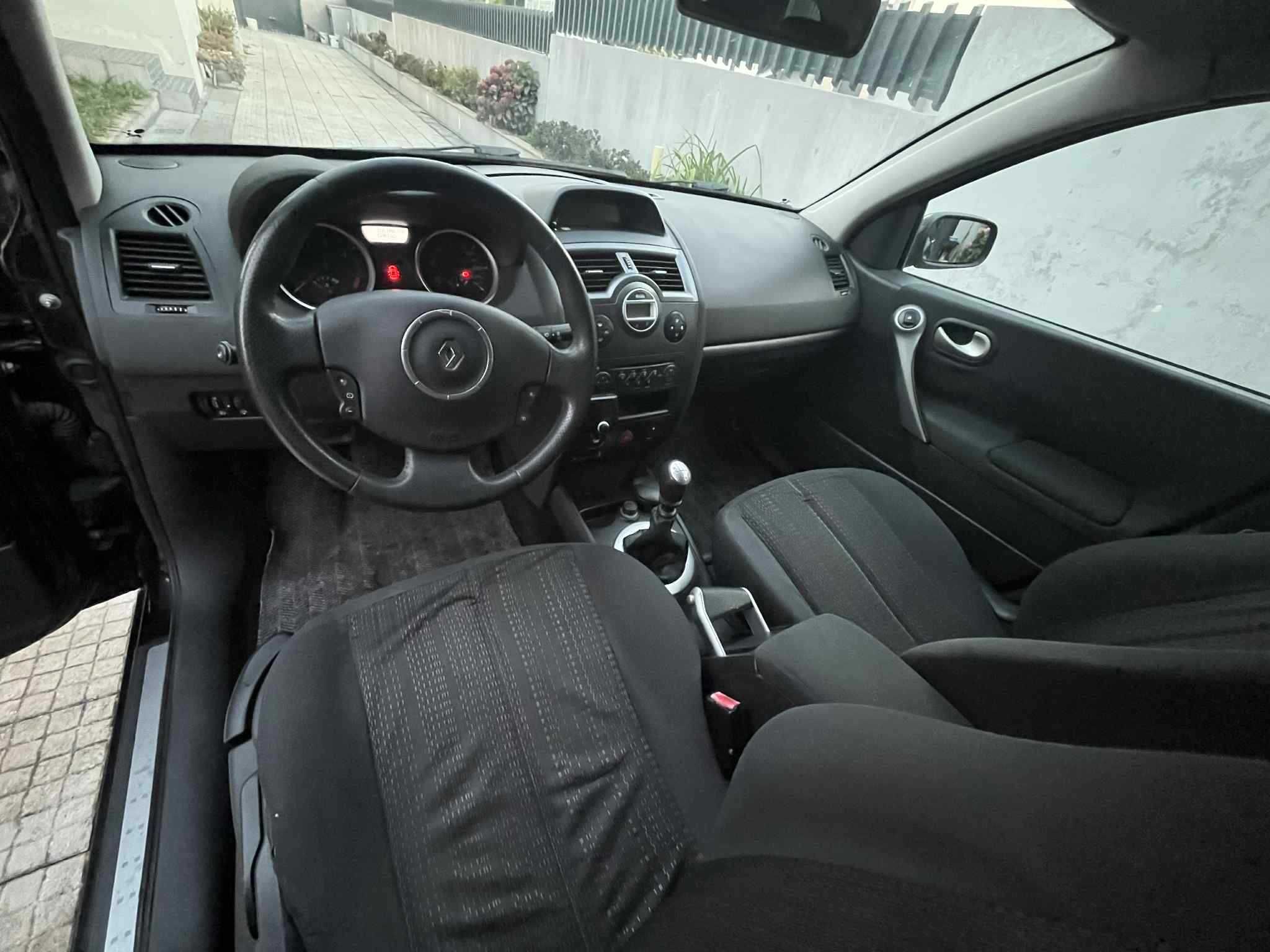 Vendo Renault Megane Carrinha 1.5 DCI Inteira para Peças ou Reparação