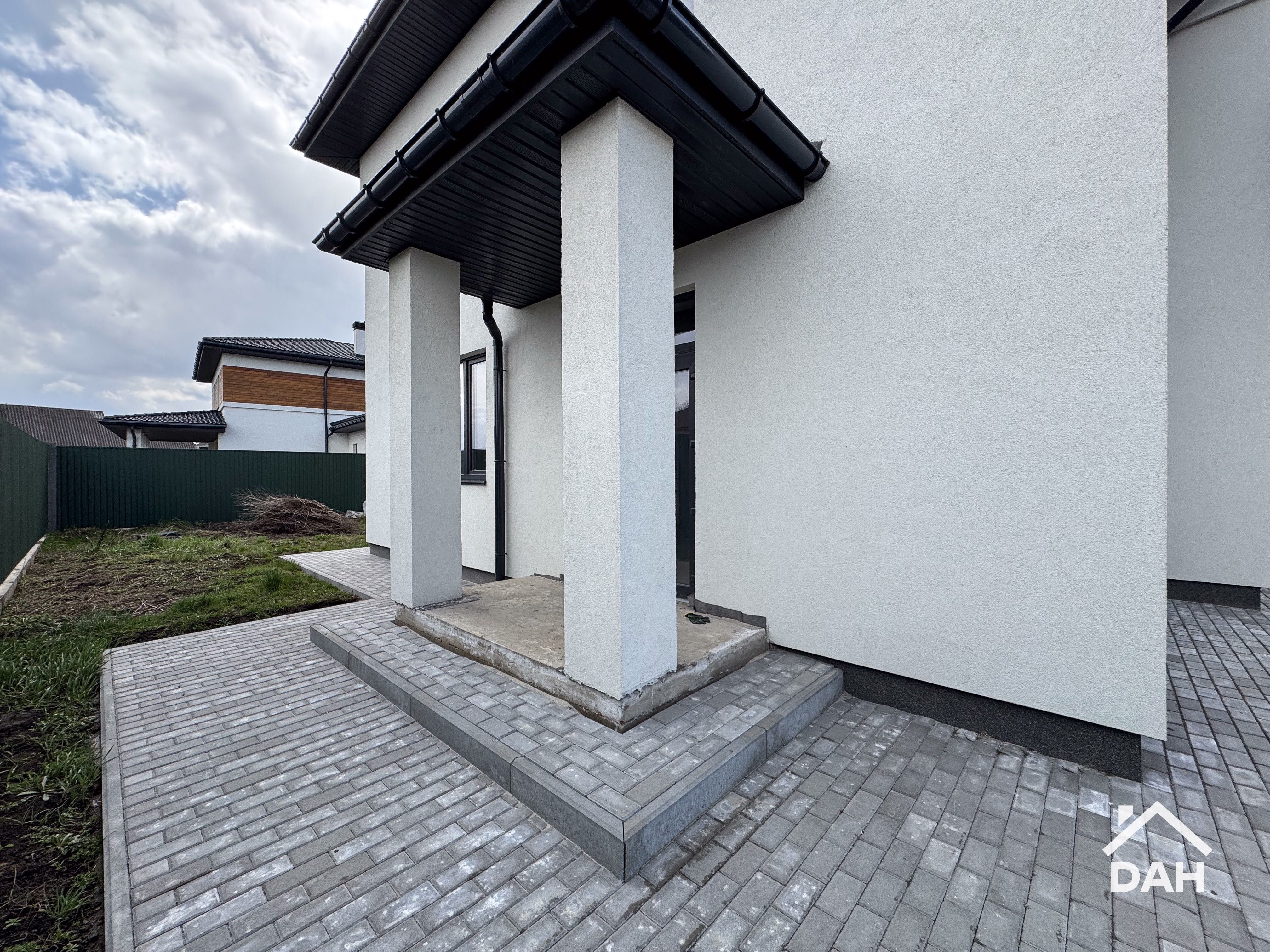 Будинок 216 м² з гаражем, 6 соток, під чистове є газ с. Крюківщина