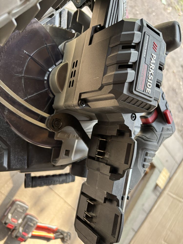 Pilarka Parkside Performance 40V uszkodzona