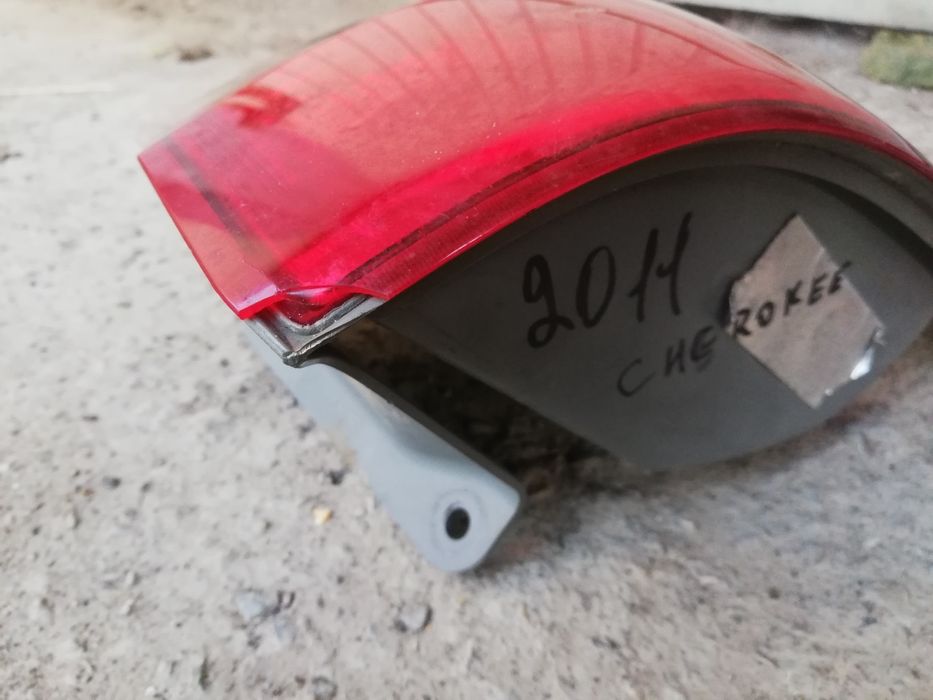 Задня фара зовнішня ліва cherokee 2011