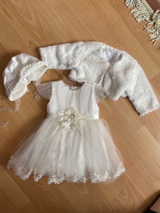 Sukienka do chrztu rozmiar 68 + kapelusz + bolerko.