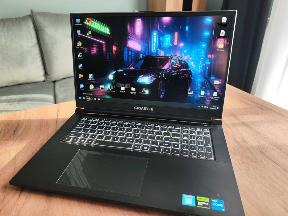 Laptop Gigabite G7 MF Intel Core i5-12500H, GeForce RTX 4050, 32GB RAM