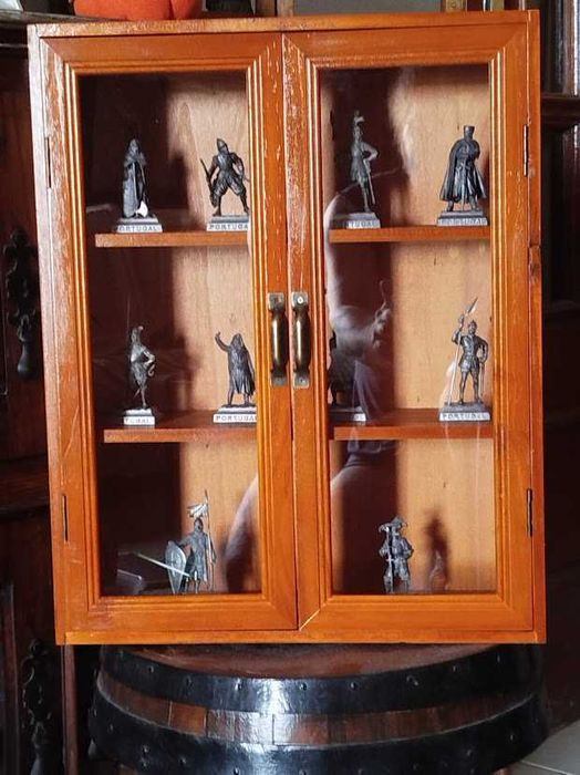 Medieval Tin Display Cabinet with 10 Knights64297594234498122