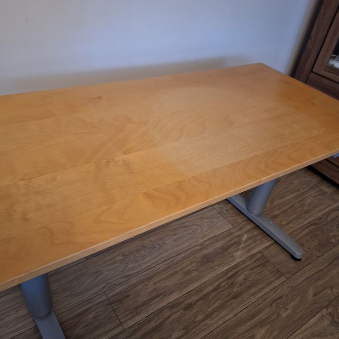 Biurko, stolik w bardzo dobrym stanie