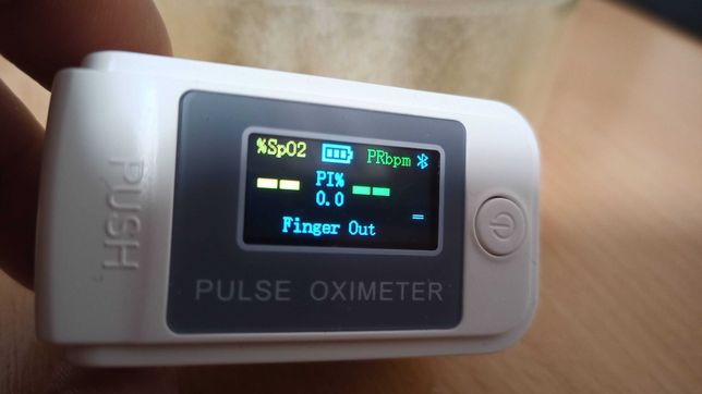Пульсоксиметр BOXYM для вимірювання рівня кисню в крові та пульсу.